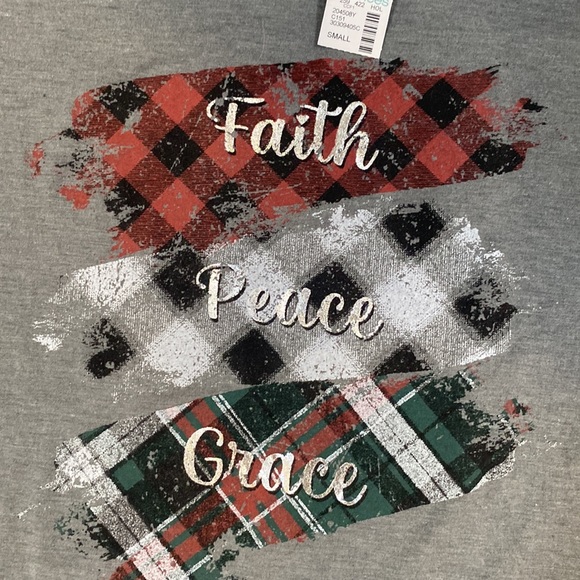 Women’s new with tags Maurices holiday graphic tee size small - Picture 2 of 3